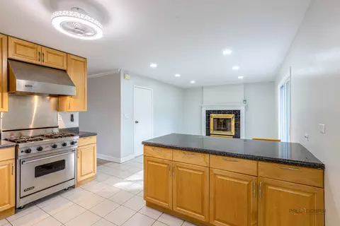 Kitchen - 533 Cherry Ln, Glenview, IL 60025 photo 4 of 7