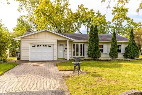 533 Cherry Ln, Glenview, IL 60025