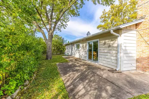 Exterior - 533 Cherry Ln, Glenview, IL 60025 photo 4 of 6