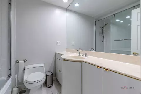 Bath - 533 Cherry Ln, Glenview, IL 60025 photo 2 of 2