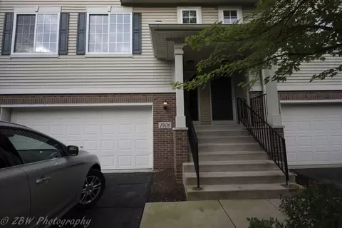 1906 Indian Hill Ln #1906, Aurora, IL 60504