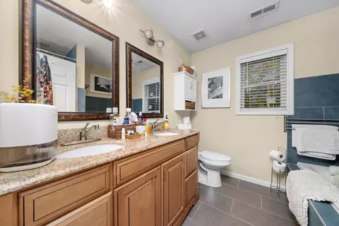 Bath - 352 E 77th St, Chicago, IL 60619 photo 1 of 5