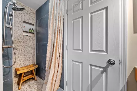 Bath - 352 E 77th St, Chicago, IL 60619 photo 3 of 5