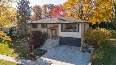 15340 Maple Dr, Oak Forest, IL 60452