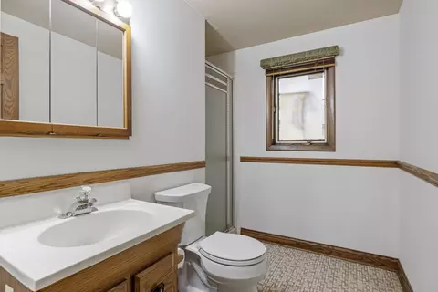 Bath - 15340 Maple Dr, Oak Forest, IL 60452 photo 2 of 2