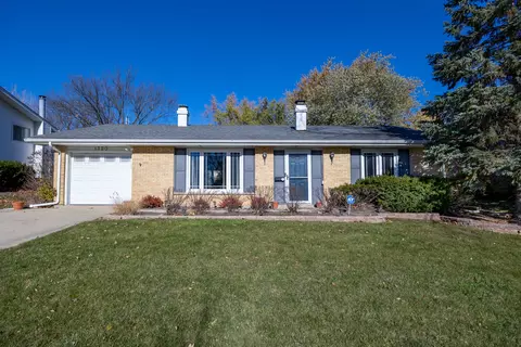 1320 Hassell Rd, Hoffman Estates, IL 60169