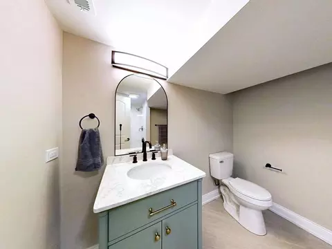 Bath - 9221 S Normal Ave, Chicago, IL 60620 photo 4 of 6