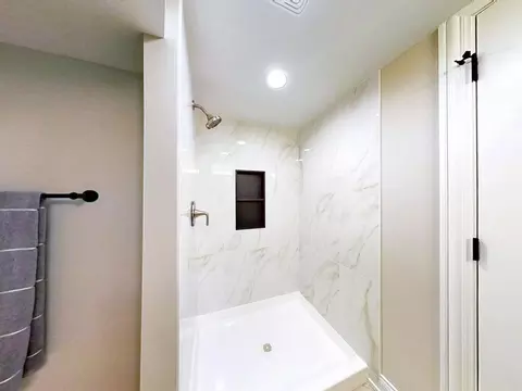 Bath - 9221 S Normal Ave, Chicago, IL 60620 photo 5 of 6