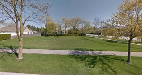 3800 Kiess Dr, Glenview, IL 60026