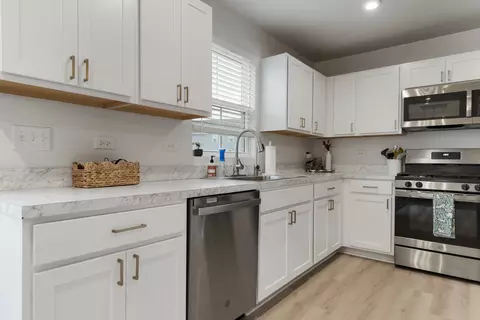 Kitchen - 2708 Hideaway Ct, Plainfield, IL 60586 photo 3 of 4