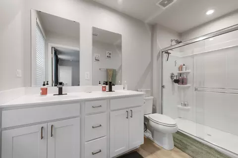 Bath - 2708 Hideaway Ct, Plainfield, IL 60586 photo 2 of 3