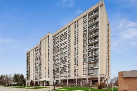 33 N Main St #2E, Lombard, IL 60148