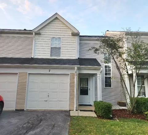7 Marion Ln, Streamwood, IL 60107