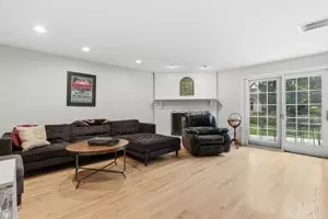Undisclosed, Glenview, IL 60026 photo 7