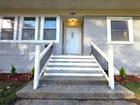 Exterior - 286 Hamilton Ave, Elgin, IL 60123 photo 2 of 7