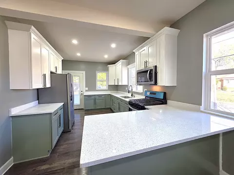 Kitchen - 286 Hamilton Ave, Elgin, IL 60123 photo 2 of 4