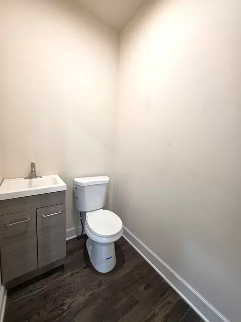 Bath - 286 Hamilton Ave, Elgin, IL 60123 photo 2 of 2