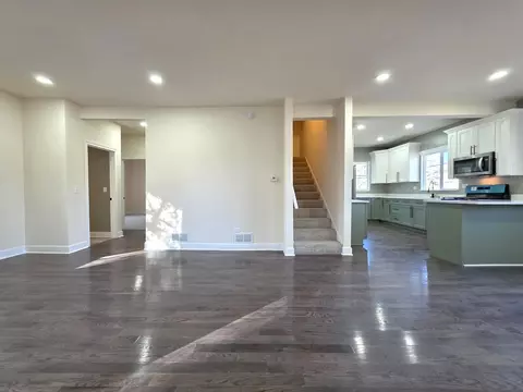 Living - 286 Hamilton Ave, Elgin, IL 60123 photo 1 of 3