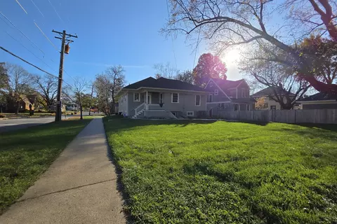 Exterior - 286 Hamilton Ave, Elgin, IL 60123 photo 4 of 7