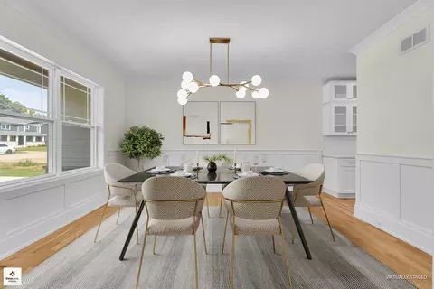 Dining - 705 Glendale Rd, Glenview, IL 60025 photo 1 of 1