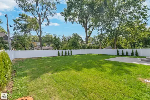 Exterior - 705 Glendale Rd, Glenview, IL 60025 photo 5 of 5