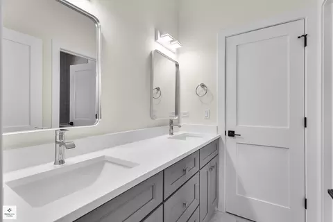 Bath - 705 Glendale Rd, Glenview, IL 60025 photo 4 of 7