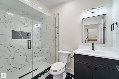 Bath - 705 Glendale Rd, Glenview, IL 60025 photo 7 of 7