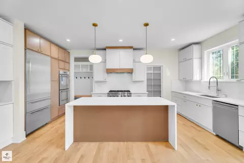 Kitchen - 705 Glendale Rd, Glenview, IL 60025 photo 2 of 5
