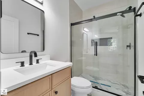 Bath - 705 Glendale Rd, Glenview, IL 60025 photo 6 of 7