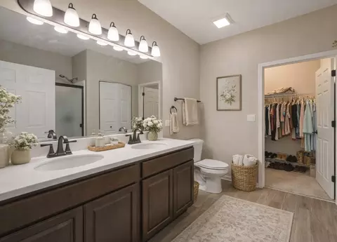 Bath - 2260 Indigo Dr, Algonquin, IL 60102 photo 1 of 2