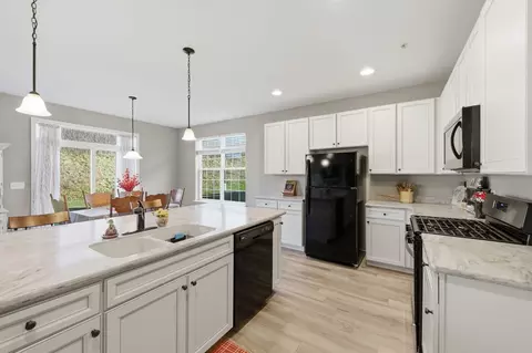 Kitchen - 2260 Indigo Dr, Algonquin, IL 60102 photo 1 of 2