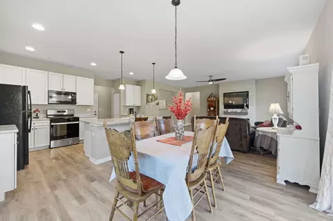 Dining - 2260 Indigo Dr, Algonquin, IL 60102 photo 2 of 2