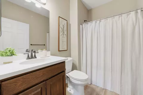 Bath - 2260 Indigo Dr, Algonquin, IL 60102 photo 2 of 2