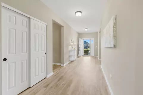 Entry Way - 2260 Indigo Dr, Algonquin, IL 60102 photo 2 of 2