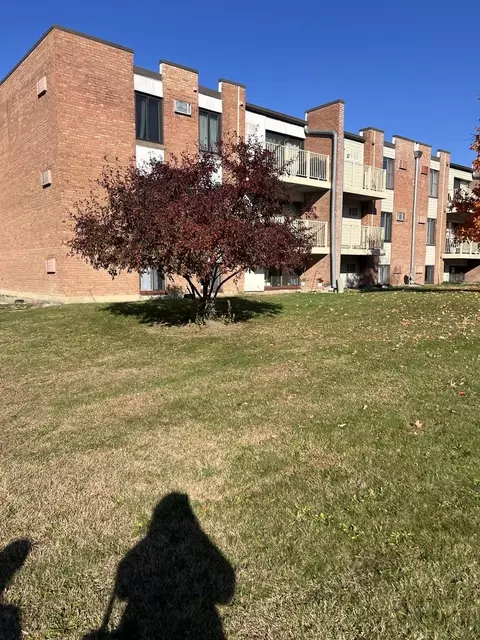 300 W Fullerton Ave #218, Addison, IL 60101