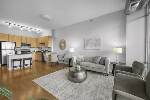 Living - 901 W Madison St #603, Chicago, IL 60607 photo 5 of 8