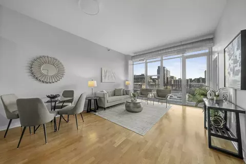 Living - 901 W Madison St #603, Chicago, IL 60607 photo 6 of 8