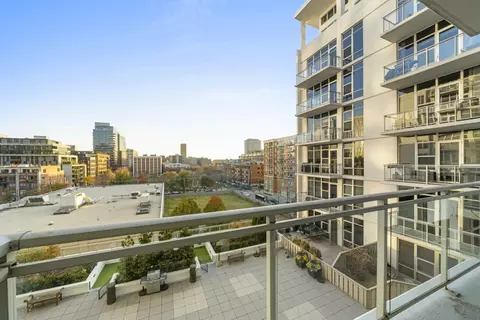 Exterior - 901 W Madison St #603, Chicago, IL 60607 photo 2 of 2