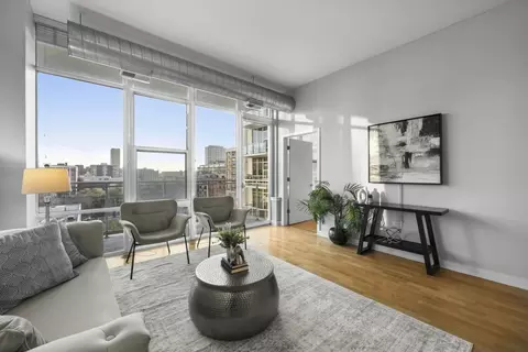 Living - 901 W Madison St #603, Chicago, IL 60607 photo 1 of 8