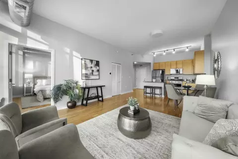 Living - 901 W Madison St #603, Chicago, IL 60607 photo 4 of 8