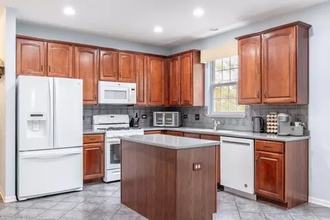 Kitchen - 2566 Rourke Dr, Aurora, IL 60503 photo 1 of 3