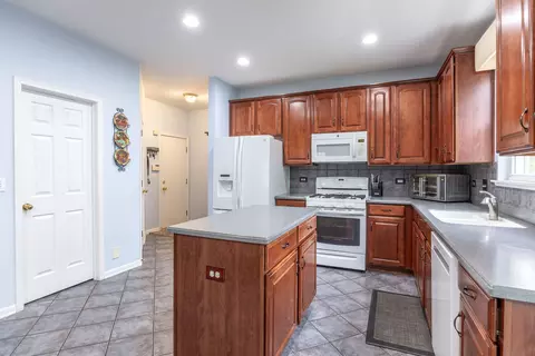 Kitchen - 2566 Rourke Dr, Aurora, IL 60503 photo 2 of 3