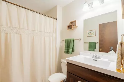 Bath - 1014 N Fell Ave, Normal, IL 61761 photo 1 of 2