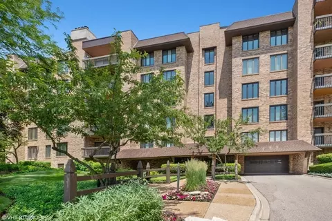 1721 Mission Hills Rd #406, Northbrook, IL 60062