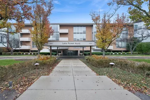 1301 N Western Ave #211, Lake Forest, IL 60045