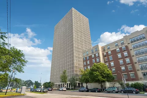 6700 S South Shore Dr #2E, Chicago, IL 60649
