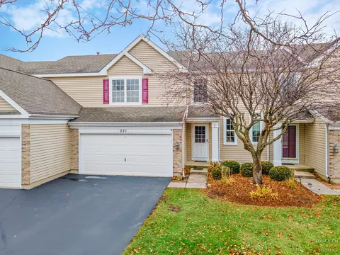 221 Mistwood Ln #221, Crystal Lake, IL 60014