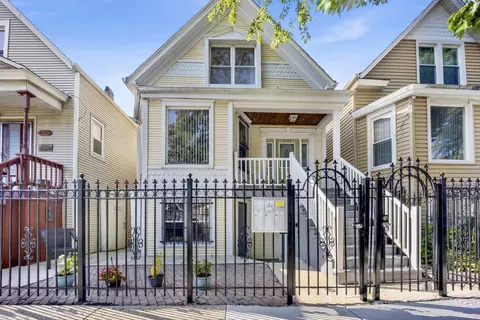 4143 W Roscoe St, Chicago, IL 60641