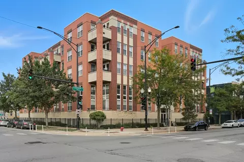 3550 W Montrose Ave #107, Chicago, IL 60618