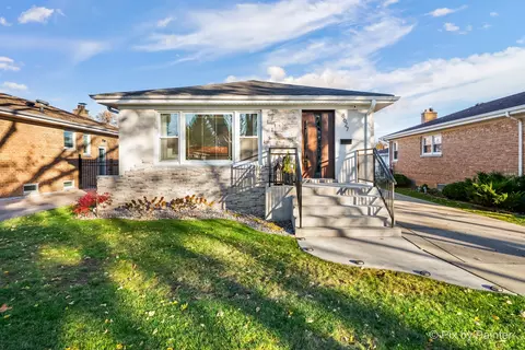 8627 N Merrill St, Niles, IL 60714